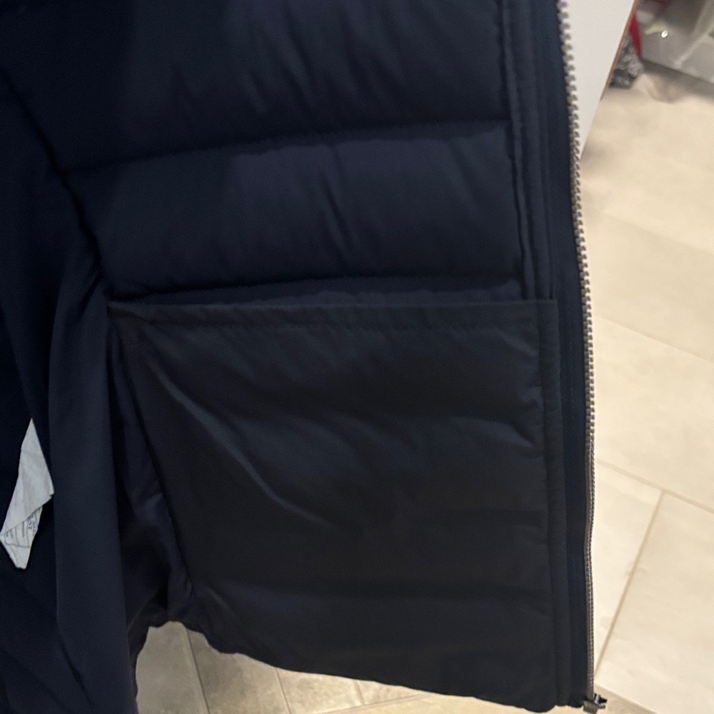 Lululemon Navy Puffer Vest - Picture 4 of 4